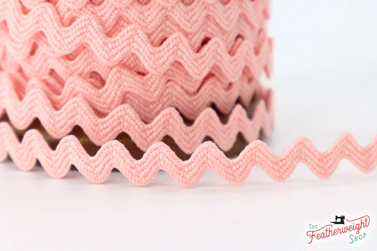 1/4" Inch FROSTING PINK VINTAGE TRIM RIC RAC by Lori Holt (by the yard)