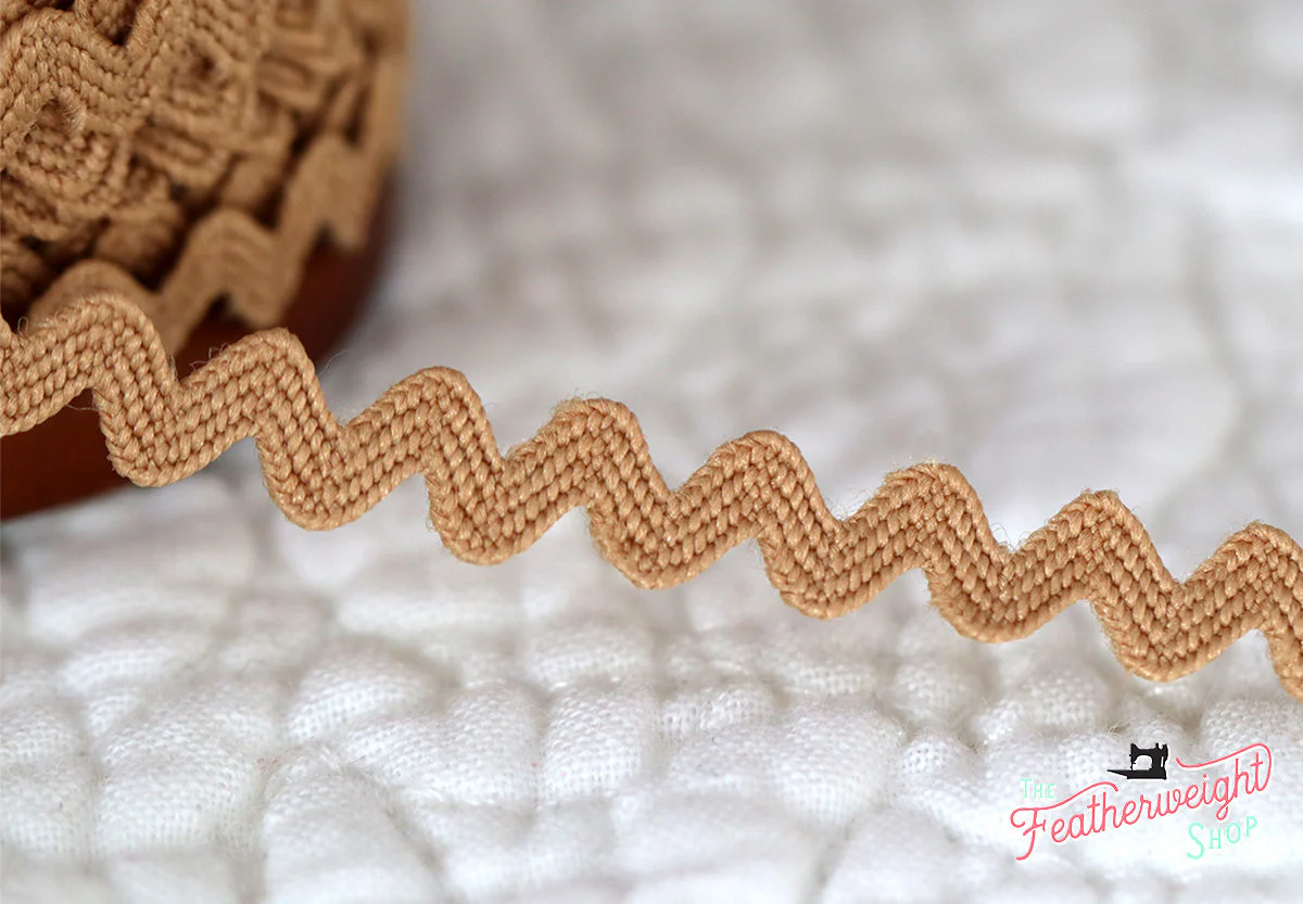 1/4" Inch NUTMEG VINTAGE TRIM RIC RAC by Lori Holt (by the yard) - Image 3