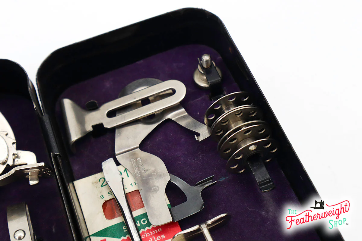 Singer Featherweight Attachments Set, Black Singer Box - Image 3