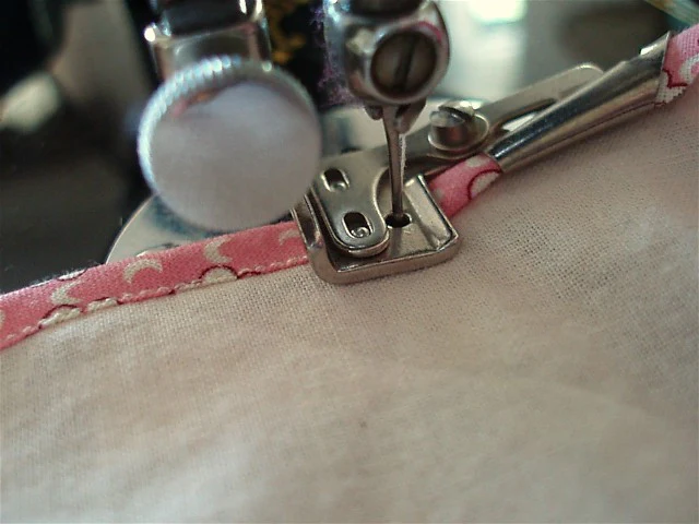 Bias Cutting Gauge, Singer (Vintage Original) - Image 4