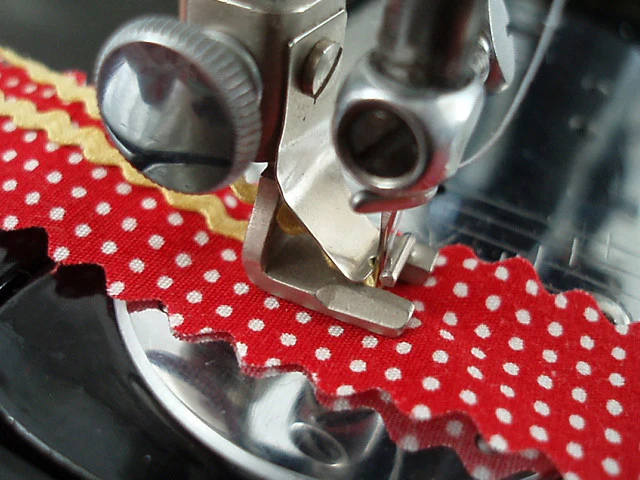Blind Stitch Braider, Singer (Vintage Original) - Image 2