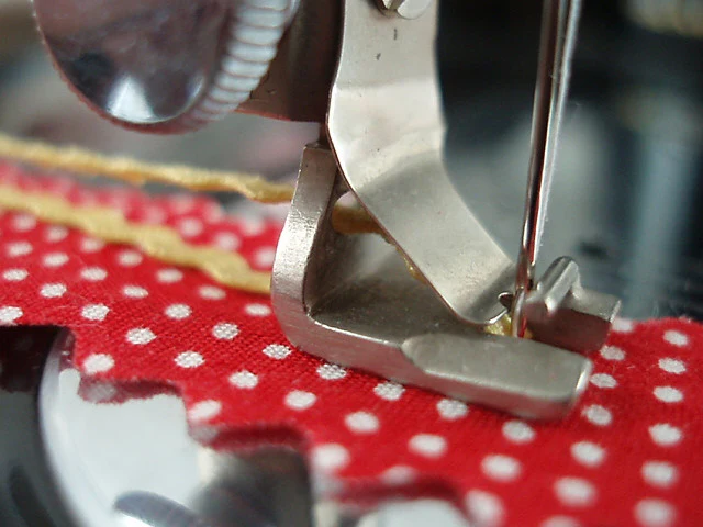 Blind Stitch Braider, Singer (Vintage Original) - Image 3