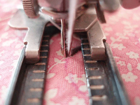 Buttonholer Attachment, Singer (Vintage Original) - LOW SHANK - Image 10