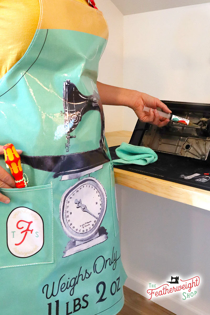CLEARANCE Apron, Oilcloth Singer Featherweight 221 Advertisement - Image 9