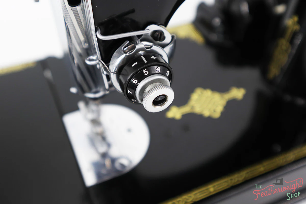 Singer Featherweight 221 Sewing Machine, AL0050** - Image 11