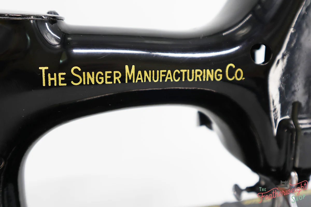 Singer Featherweight 221 Sewing Machine, AL0050** - Image 13