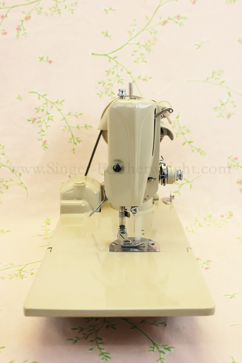 Singer Featherweight 221 Sewing Machine, TAN ES878*** - Image 5