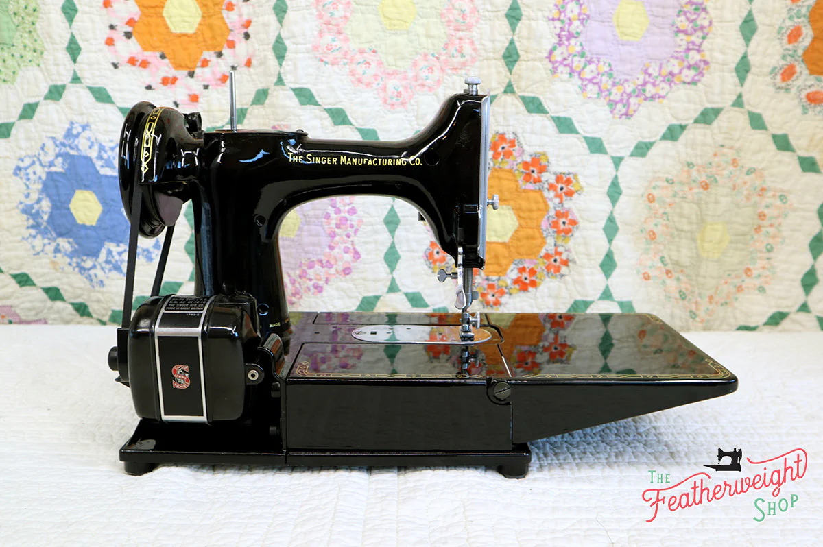 Singer Featherweight 222K Sewing Machine EK62883* - Image 8