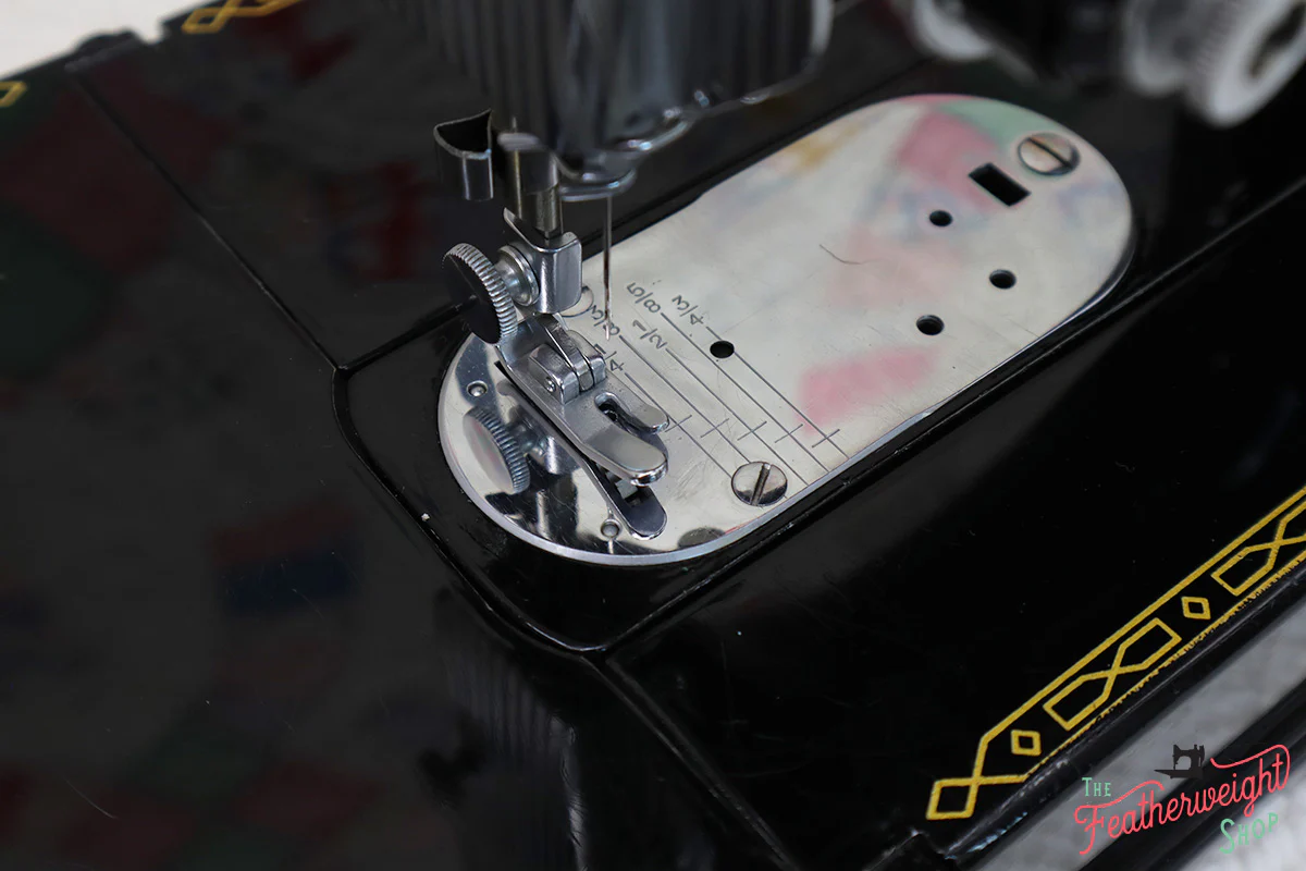 Singer Featherweight 222K Sewing Machine EL184*** - Image 16