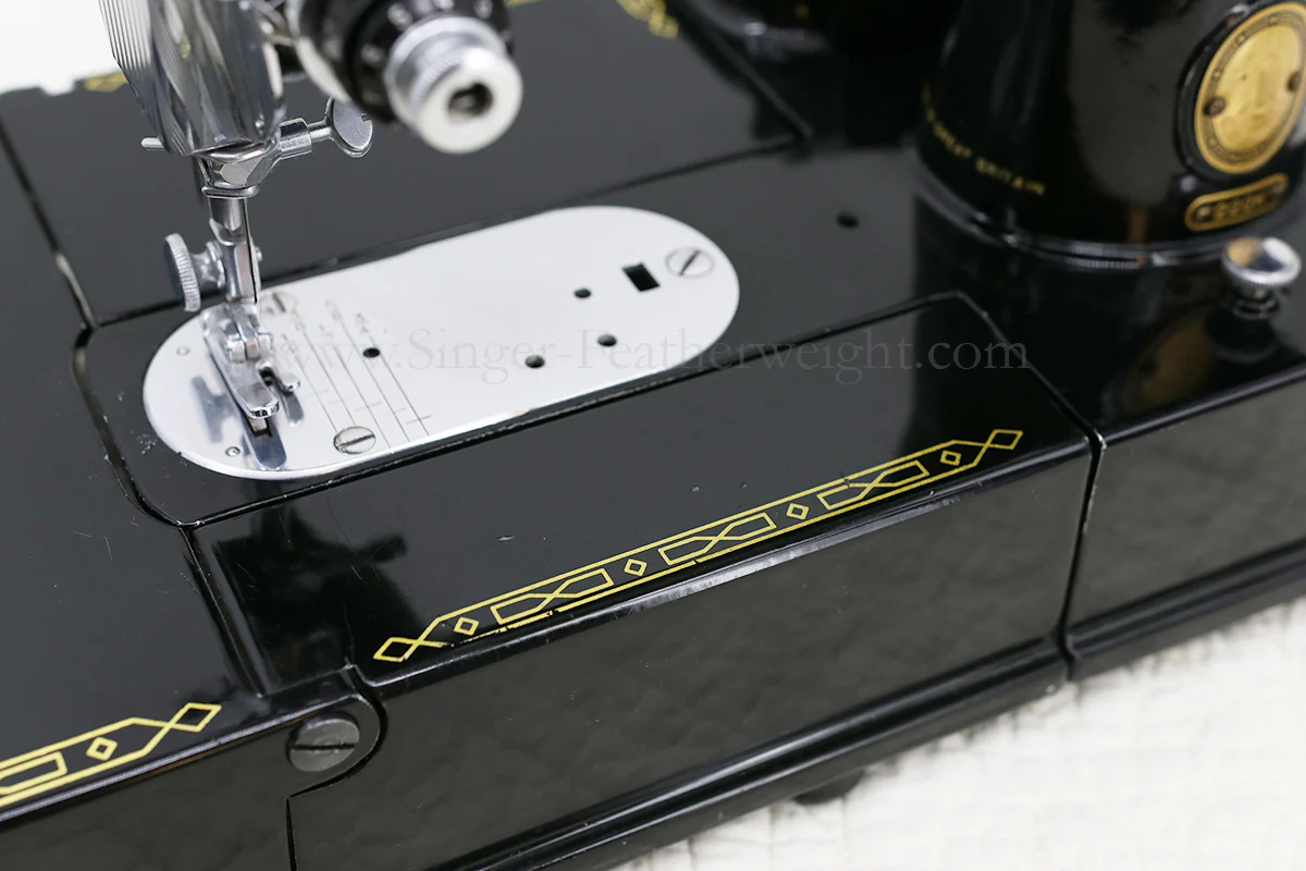 Singer Featherweight 222K Sewing Machine EL682*** - Image 10