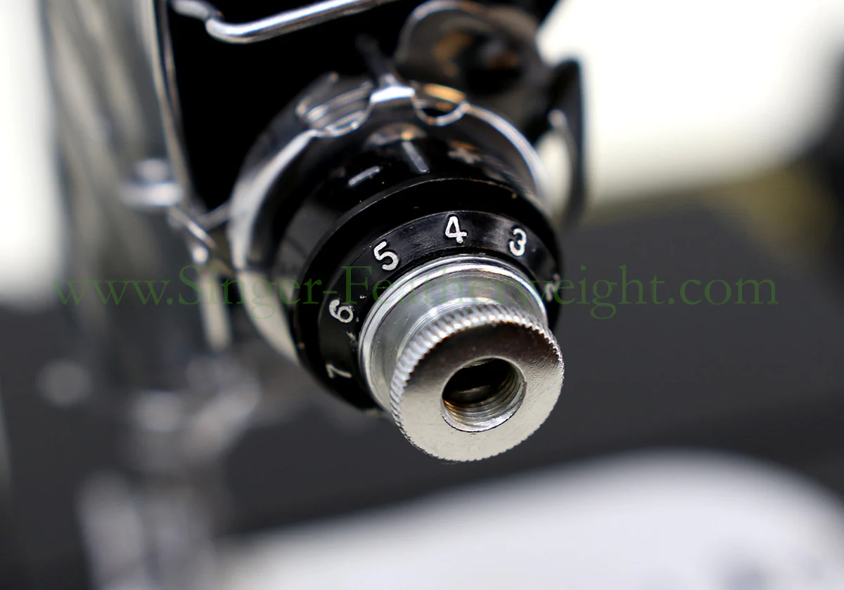 Singer Featherweight 222K Sewing Machine EL682*** - Image 17
