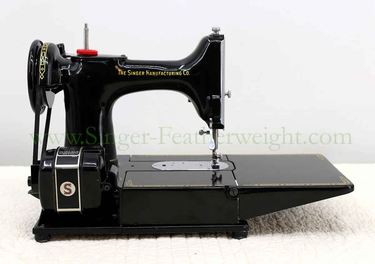 Singer Featherweight 222K Sewing Machine EL682*** - Image 8