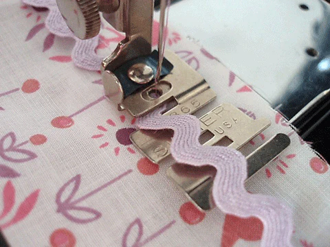 Edge Stitcher, Singer (Vintage Original) - Image 5