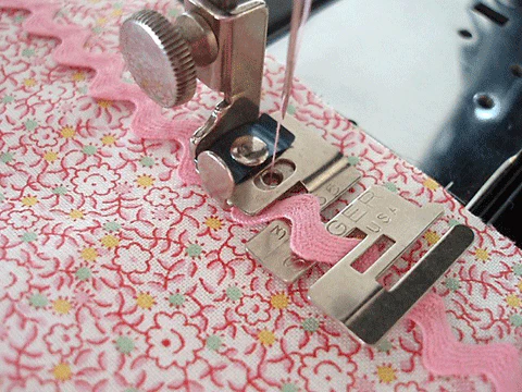 Edge Stitcher, Singer (Vintage Original) - Image 6