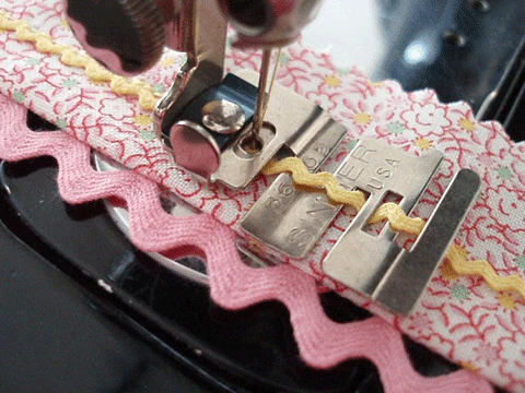 Edge Stitcher, Singer (Vintage Original) - Image 8