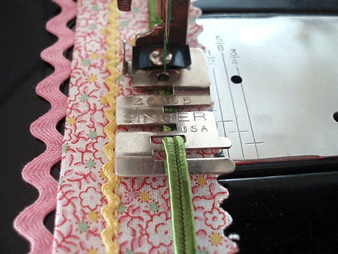 Edge Stitcher, Singer (Vintage Original) - Image 9