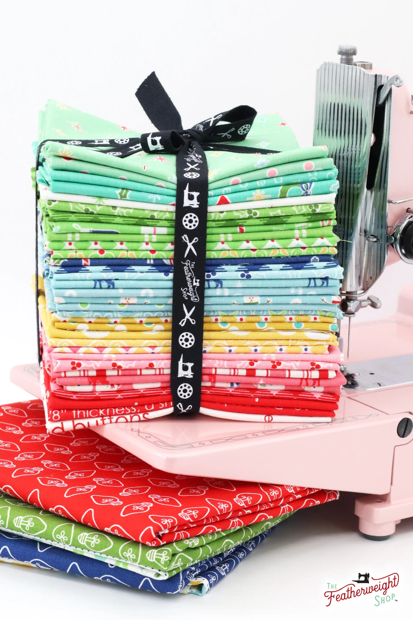 Fabric, Cozy Vintage Christmas FAT QUARTER Bundle + PANELS by Lori Holt - Image 9