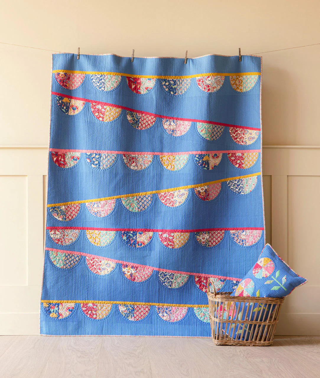 Fabric, Jubilee by Tilda - FAT QUARTER BUNDLE (RED, 5 Prints) - Image 5