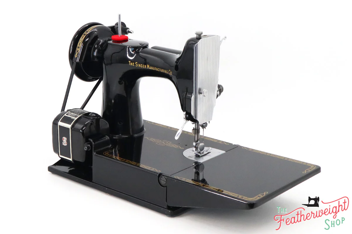 Featherweight 221 Sewing Machine, AM694*** - 1957 - Image 5