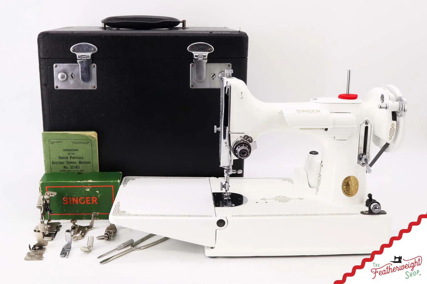 Featherweight 221K Sewing Machine, EE152*** - 1947 - Image 2