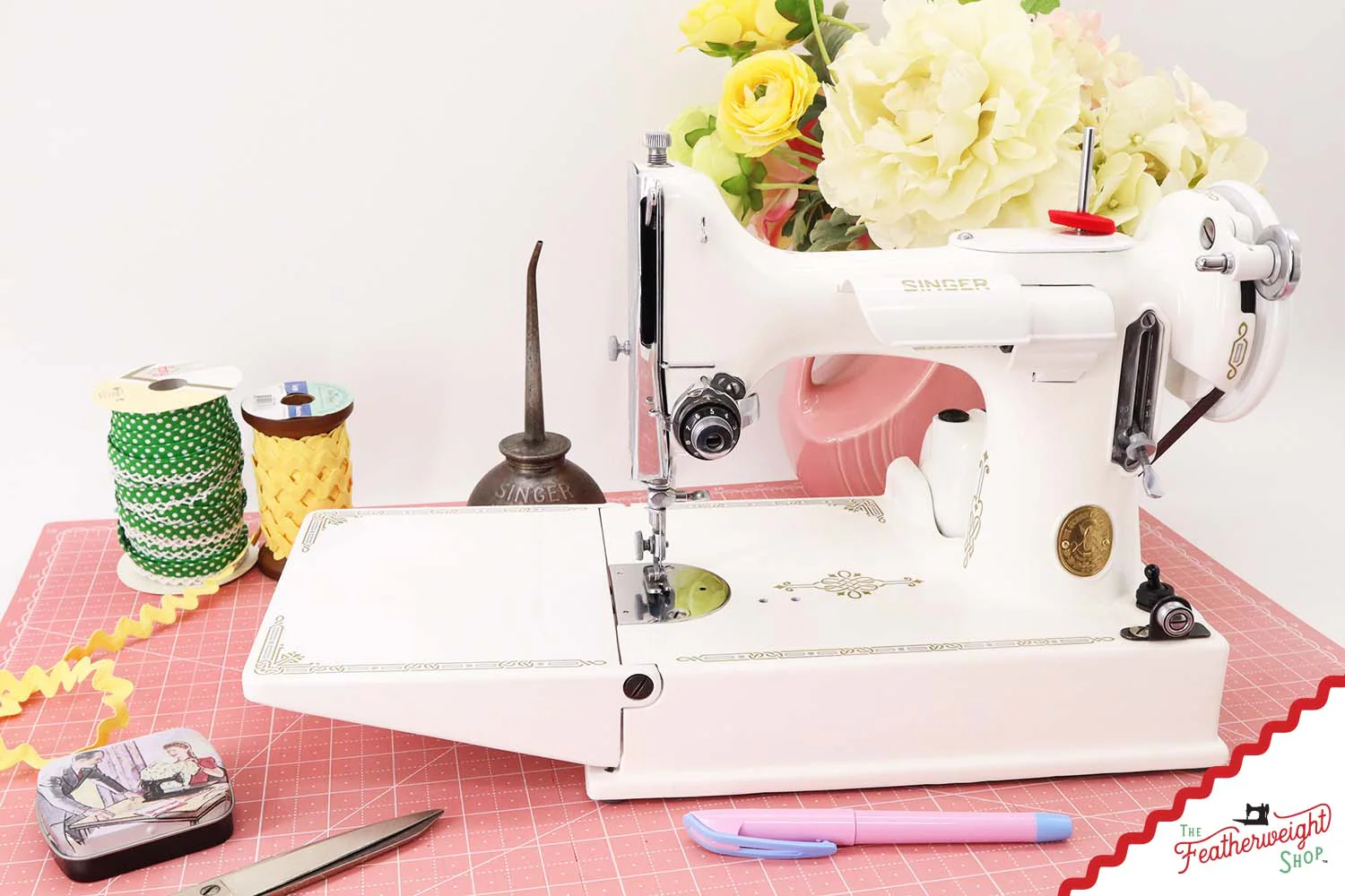 Featherweight 221K Sewing Machine, EE152*** - 1947 - Image 3