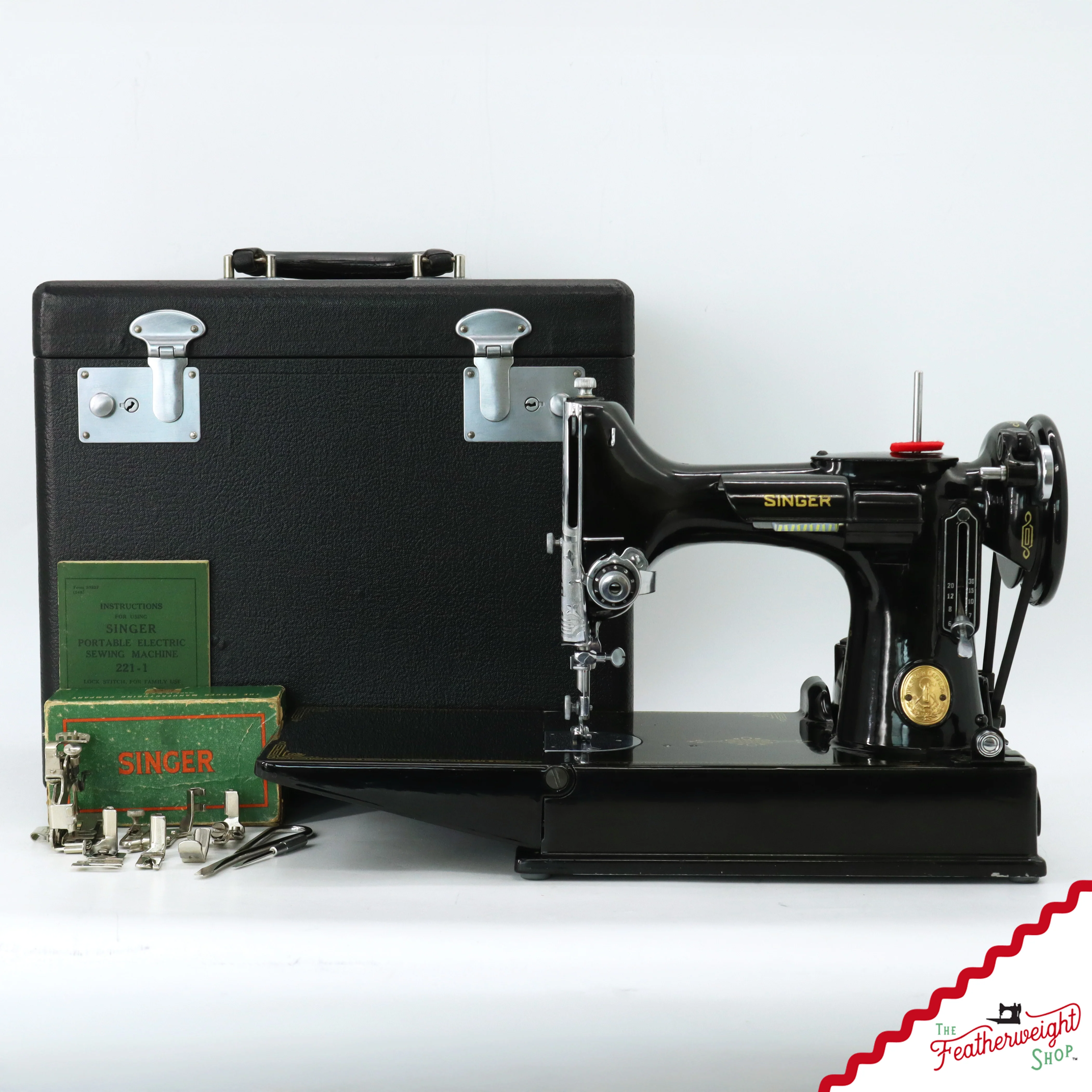 Featherweight 221K Sewing Machine, EE805*** - 1948 - Image 2