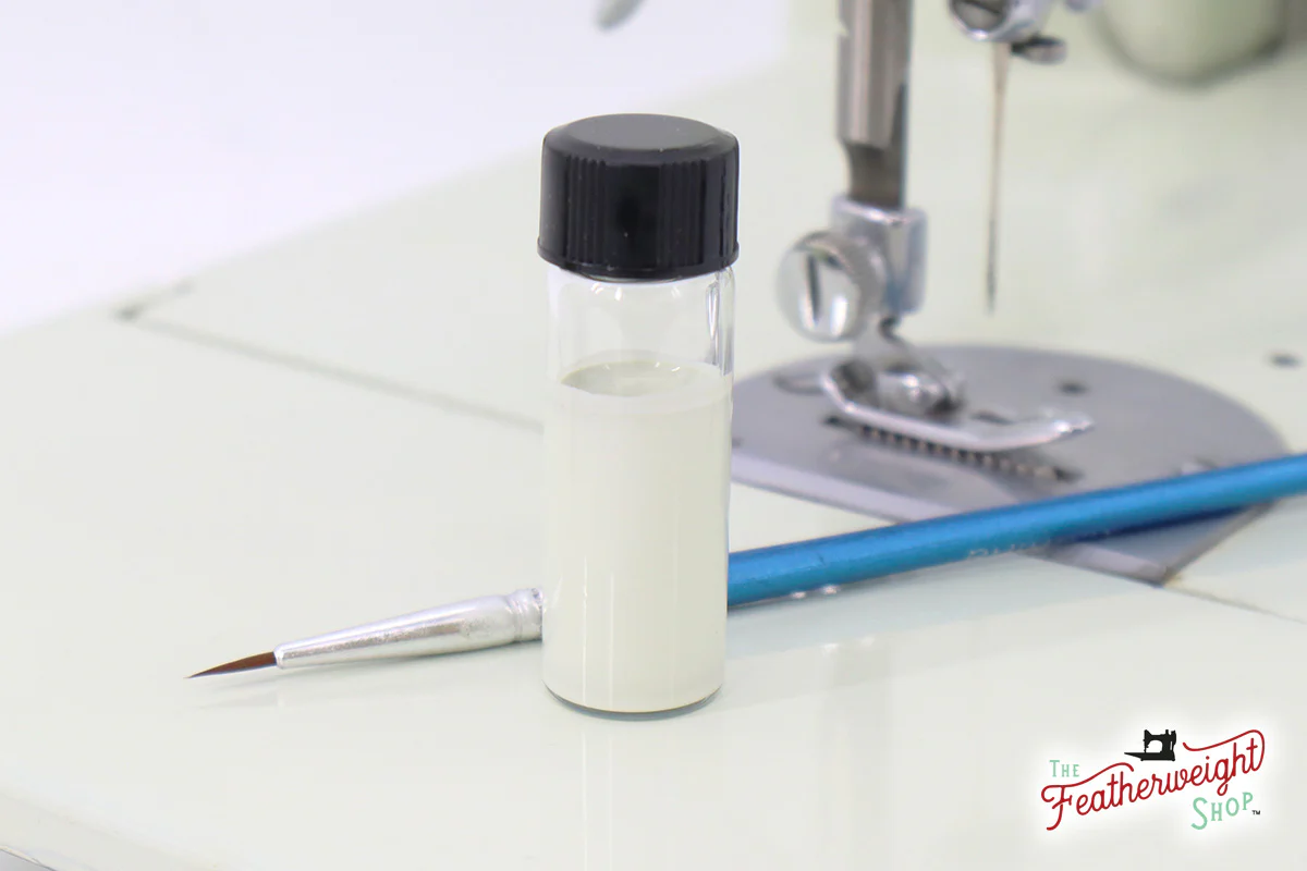 Featherweight Touch Up Paint, WHITE