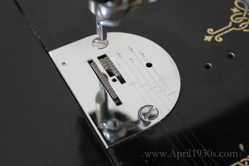 Throat / Needle Plate, Graduated - Singer Featherweight Model 221 - Image 4
