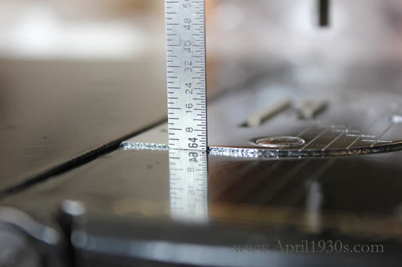 Throat / Needle Plate, Graduated - Singer Featherweight Model 221 - Image 5
