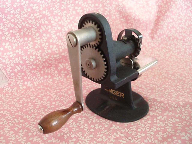 Hand Crank Pinker, Singer (Vintage Original) - Image 2