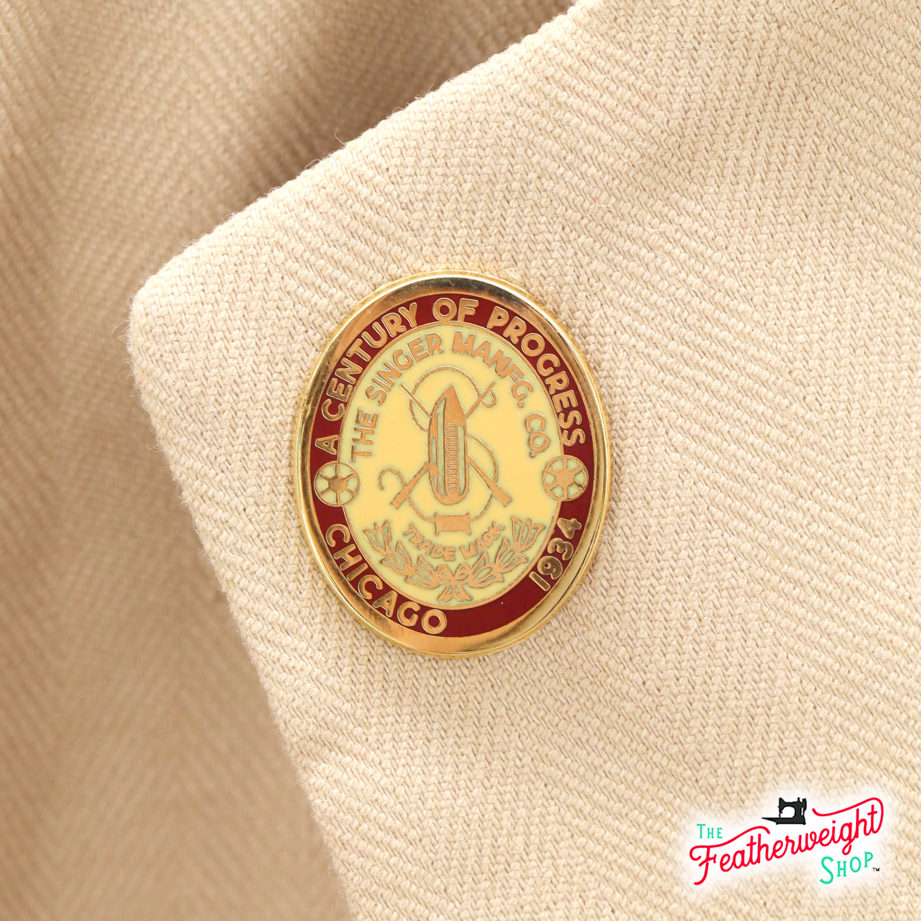 LAPEL Pin - Featherweight Badge 1934 Chicago - Image 3