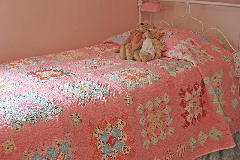 PATTERN BOOK, Great-Granny Squared Quilt by Lori Holt (ISE-337) - Image 3