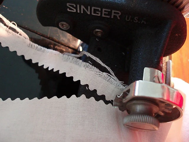 Pinking Attachment, Singer (Vintage Original) - Image 15