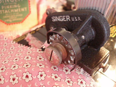 Pinking Attachment, Singer (Vintage Original) - Image 2