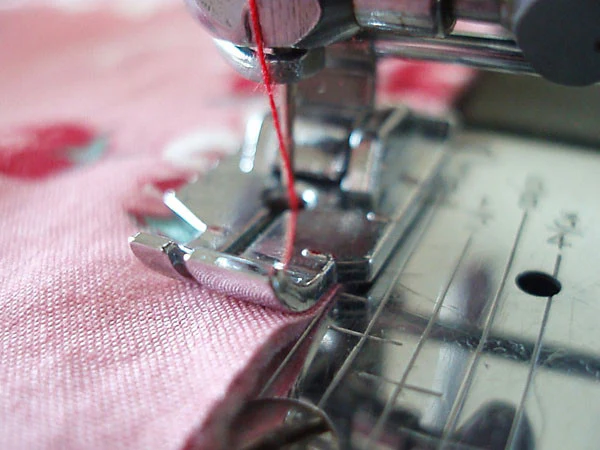 Quarter Inch (1/4") Foot, SLANT SHANK Patchwork Piecing Quilting - Image 3