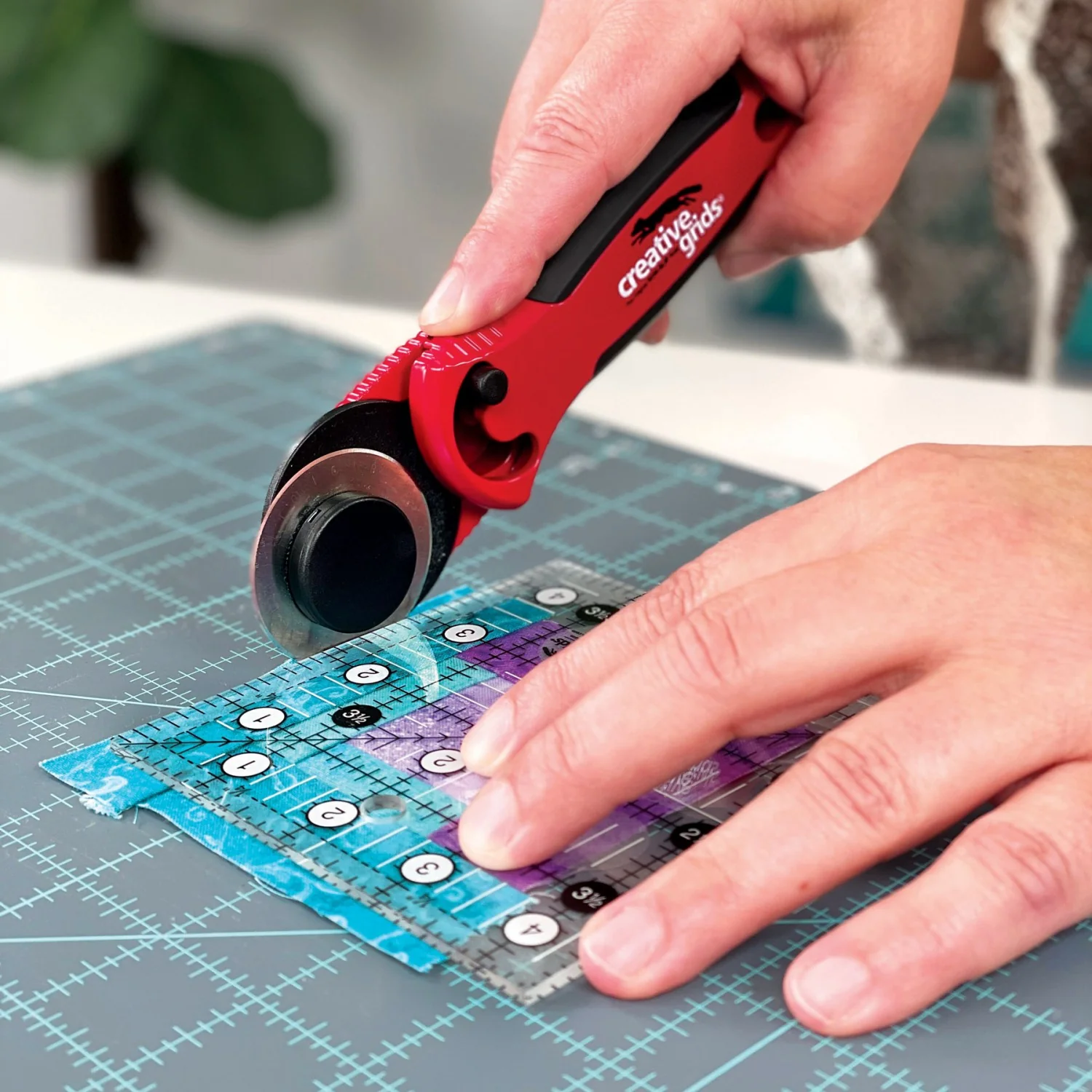 Rotary Cutter, Creative Grids & Case - 45 mm - Image 3