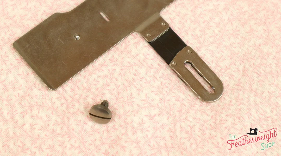 Screw, Buttonholer Feed Cover Plate - Singer (Vintage Original) - Image 3