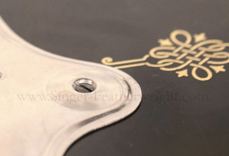 Screw, Vintage Replacement for Singer Featherweight Amoeba Feed Cover Plate - Image 4