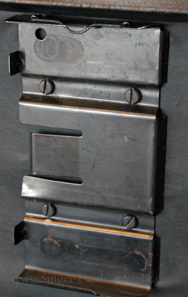 Screw, Singer Featherweight 221 Case Tray & Foot Controller Bracket (Vintage Original) - Image 4
