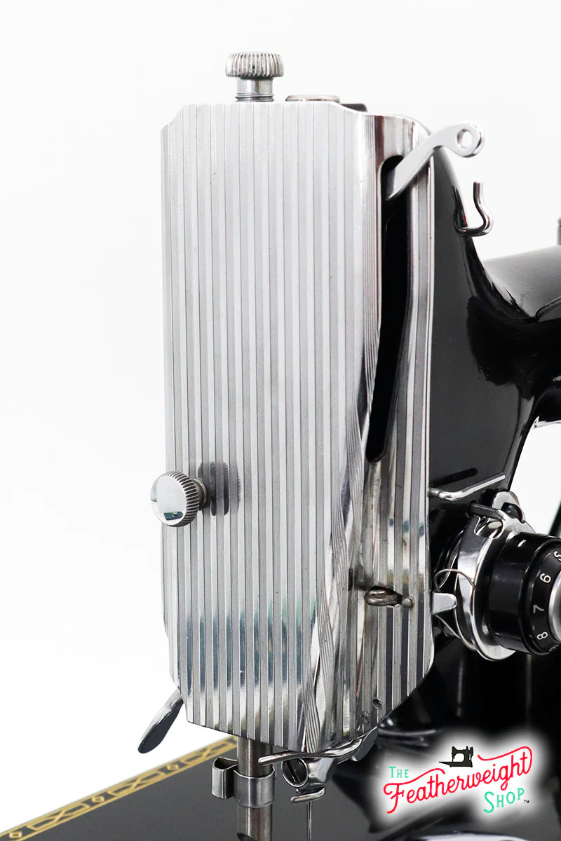 Screw, Singer Featherweight Faceplate (Vintage Original) - Image 3