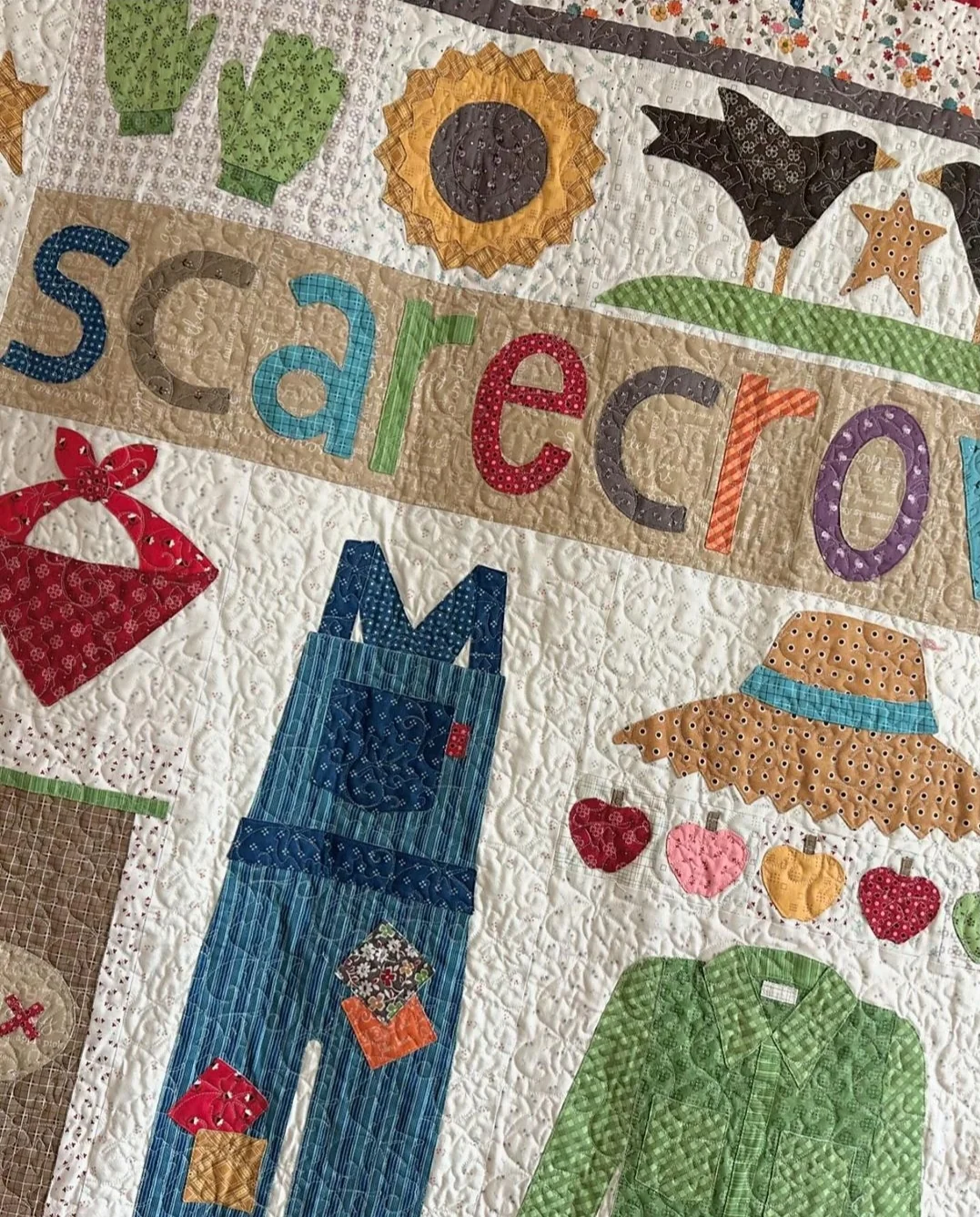 Sew Simple Shapes, How to Build a SCARECROW by Lori Holt of Bee in My Bonnet - Image 8