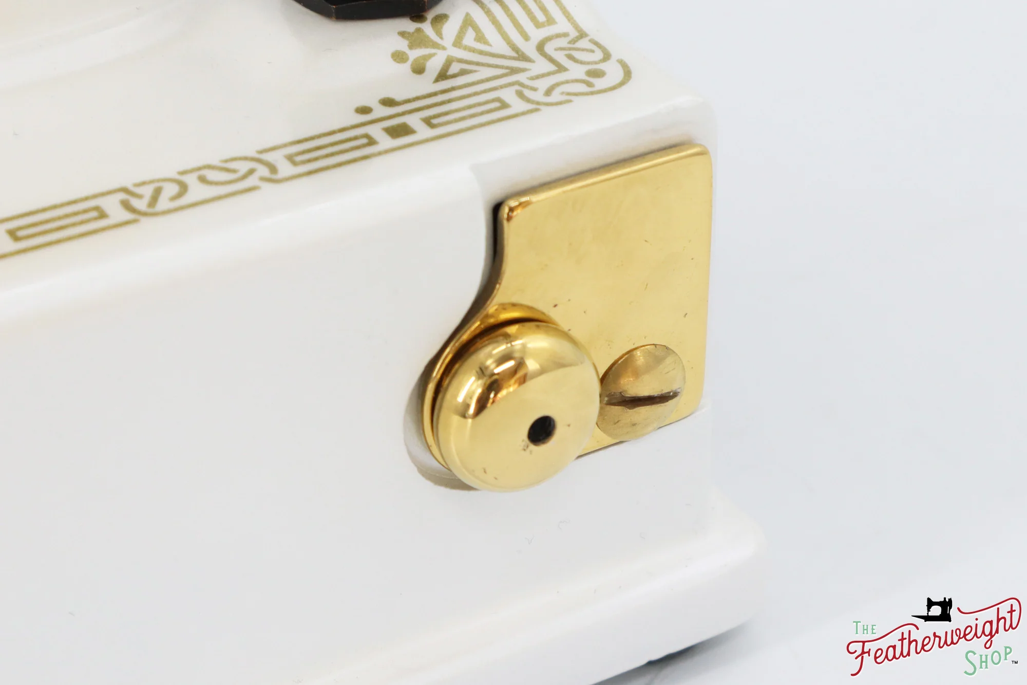 Singer Featherweight 221, AD883*** - Fully Restored in Cloud, Gold-Plated! - Image 12