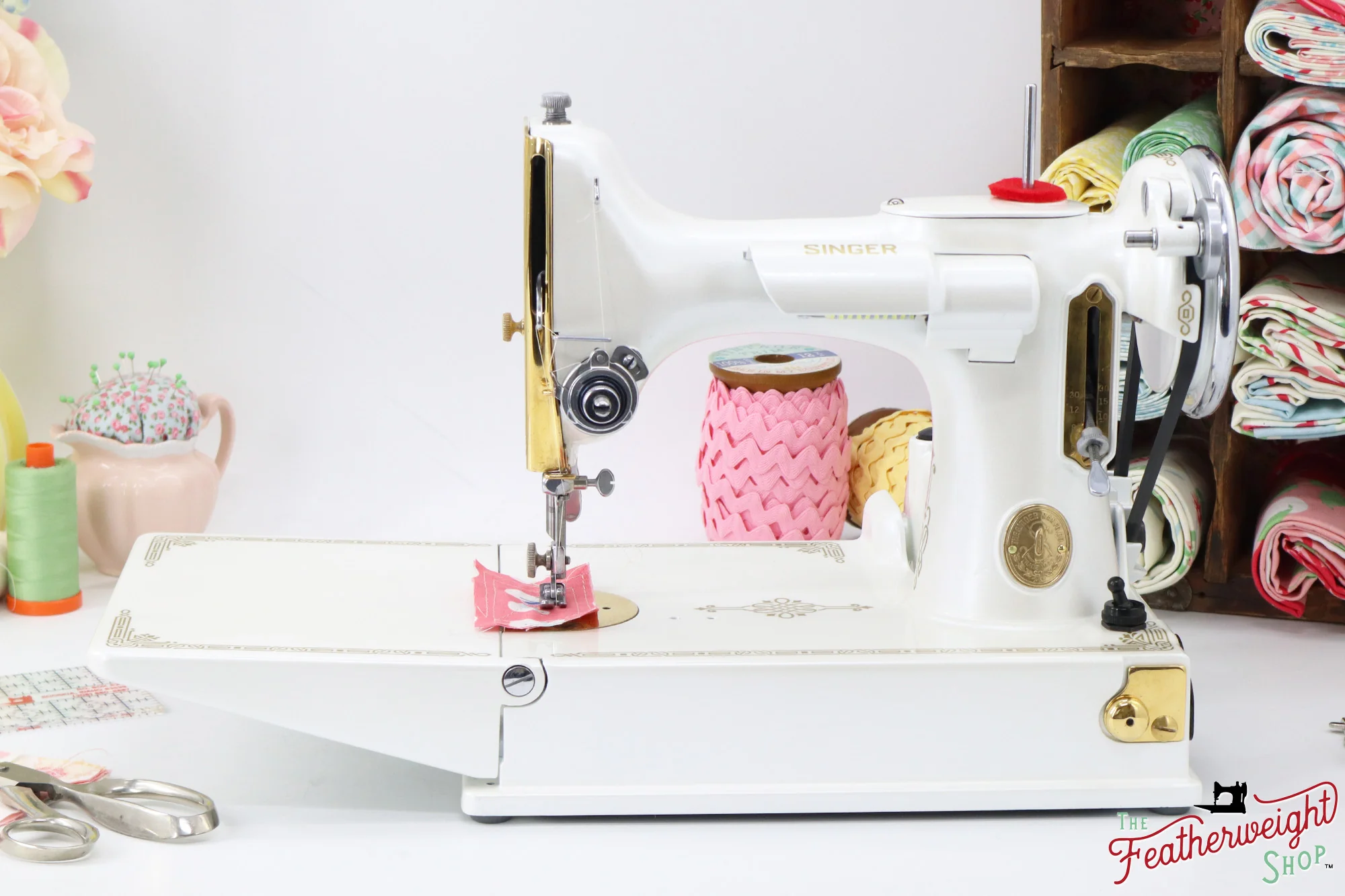 Singer Featherweight 221, AD883*** - Fully Restored in Cloud, Gold-Plated! - Image 3