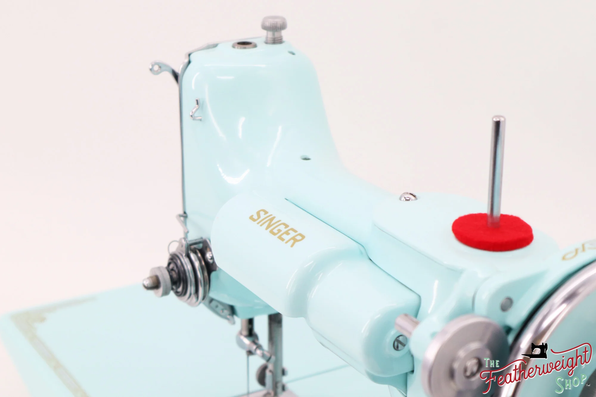 Singer Featherweight 221, AE211*** - Fully Restored in Snowflake Blue - Image 8