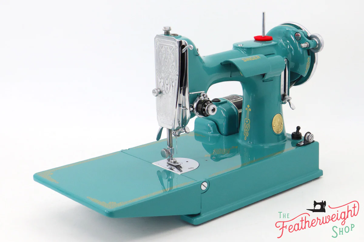 Singer Featherweight 221, AE779*** - Fully Restored in Lagoon - Image 4