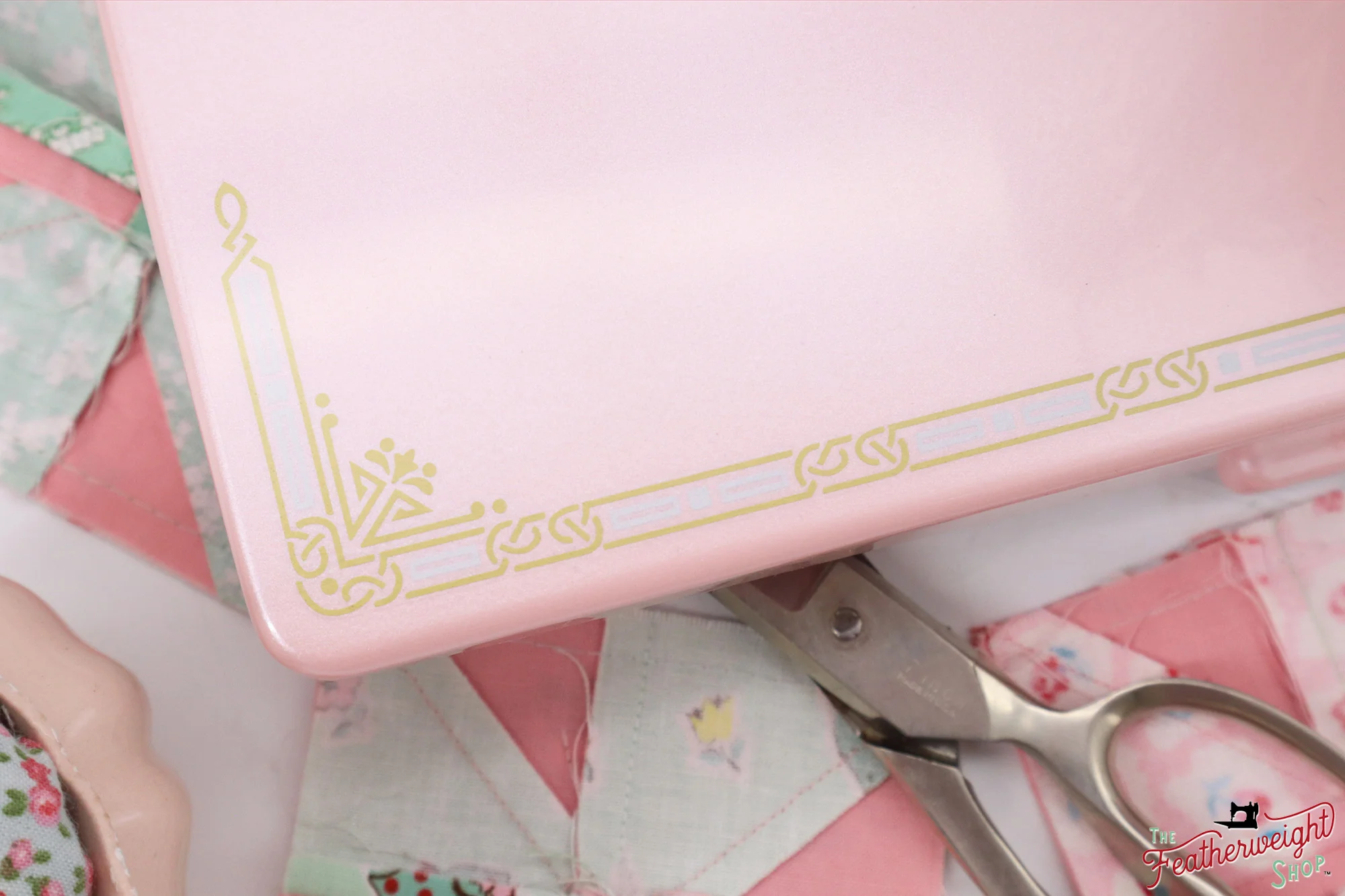 Singer Featherweight 221, AE990*** - Fully Restored in Pink Frosting - Image 11