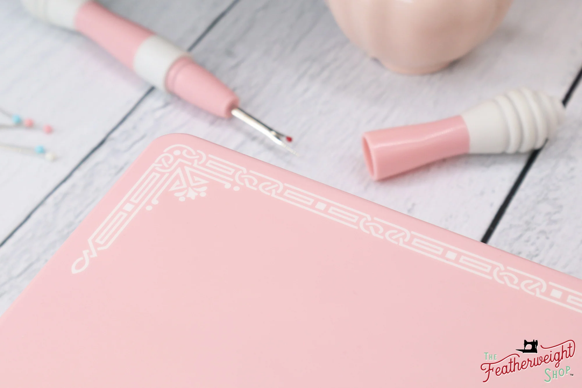 Singer Featherweight 221, AH120*** - Fully Restored in Cotton Candy Pink - Image 10
