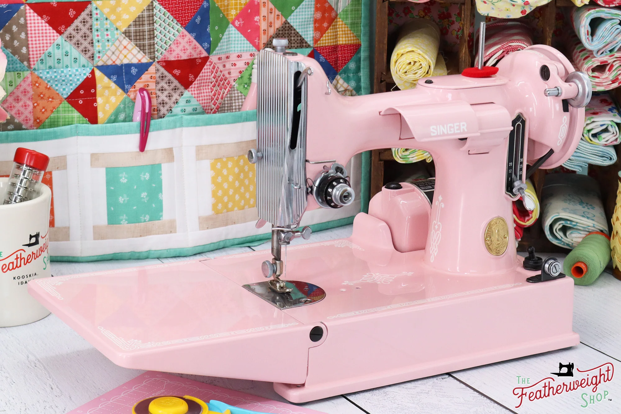 Singer Featherweight 221, AH120*** - Fully Restored in Cotton Candy Pink - Image 3