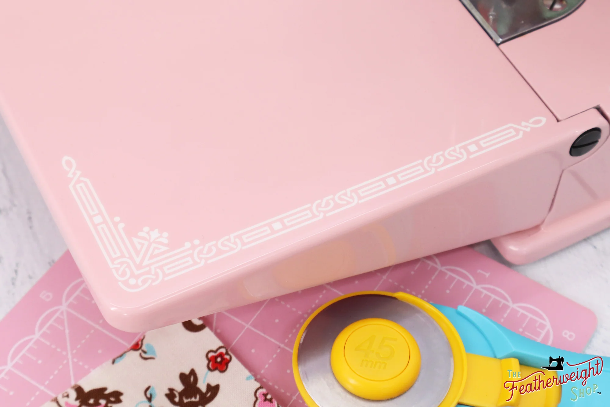 Singer Featherweight 221, AH120*** - Fully Restored in Cotton Candy Pink - Image 9
