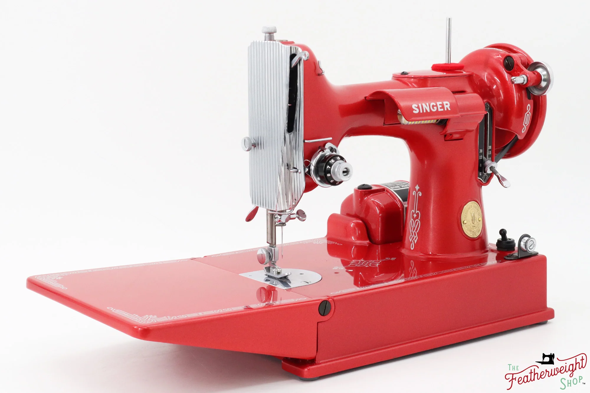 Singer Featherweight 221, AH318*** - Fully Restored in Candy Apple Red - Image 2